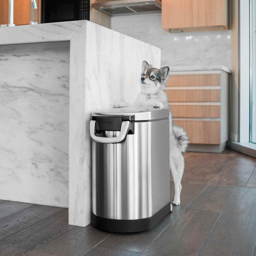 medium pet food can