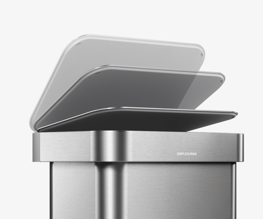 Simplehuman's 45L Step Can in Brushed has a lid that closes very quietly showcasing the can's ability to close softly. 